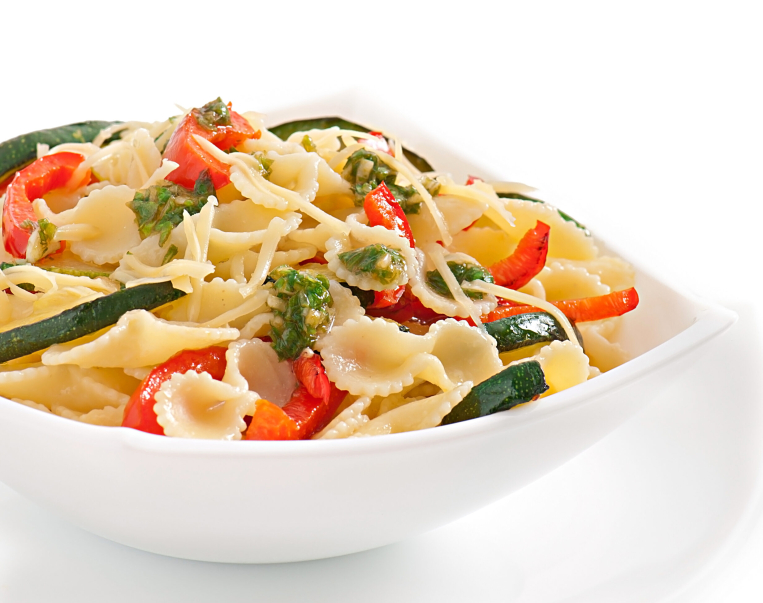 pasta with zucchini and sweet peppers with basil-garlic dressing